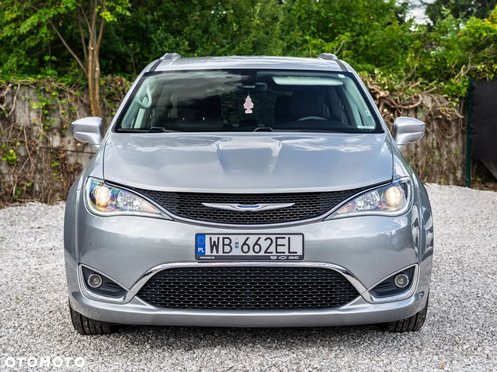 Chrysler Pacifica - 2