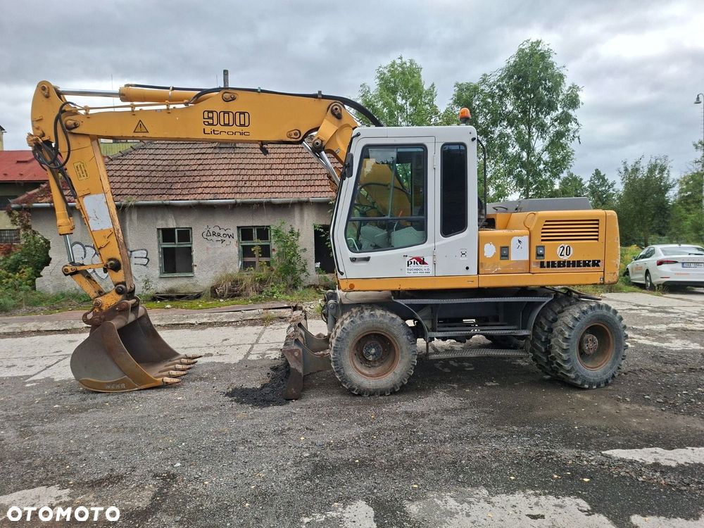 Liebherr A 900 B 4X4 - 8