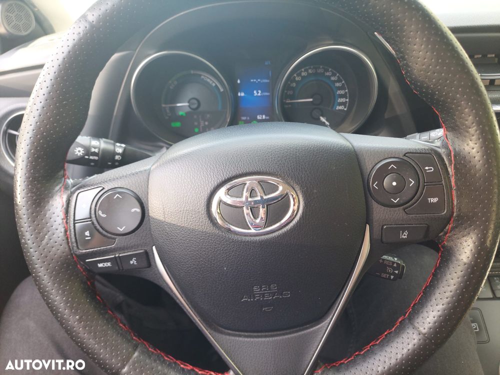 Toyota Auris 1.8 L VVT-i HSD Sol + - 7