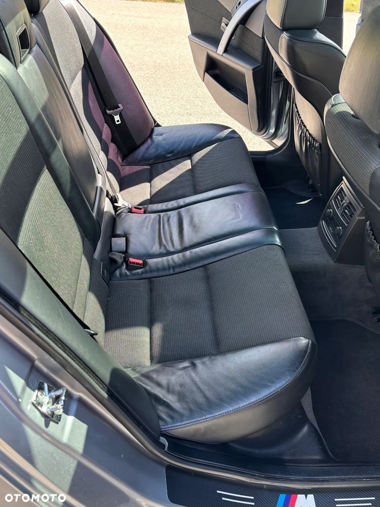 BMW Seria 5 525d - 15