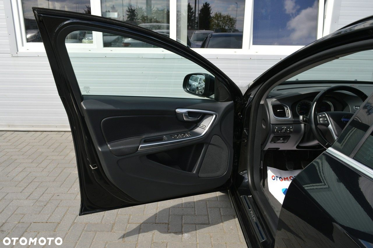 Volvo V60 D3 Momentum - 35