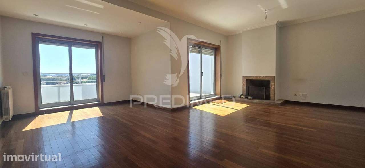 Apartamento T5 Duplex com 211 m² no coração da cidade de Braga - Grande imagem: 3/24