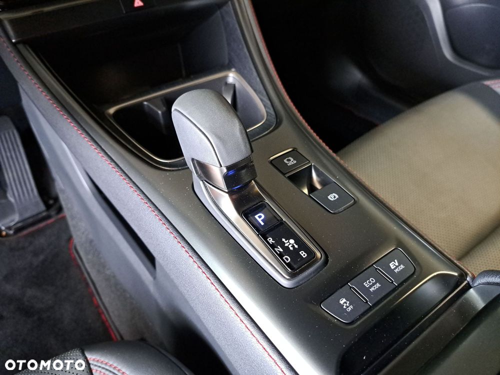Lexus LBX 1.5 Hybrid Emotion - 27