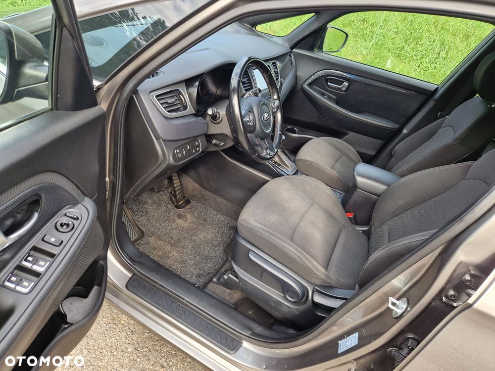 Kia Carens - 9