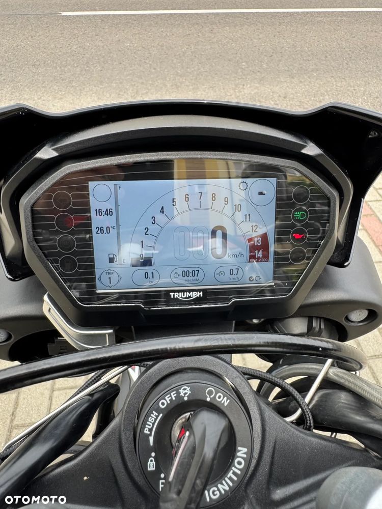 Triumph Street Triple - 16