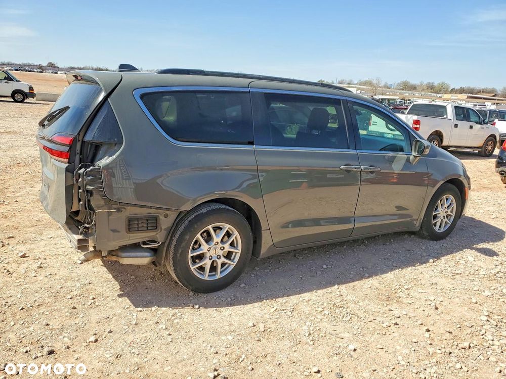 Chrysler Pacifica - 4