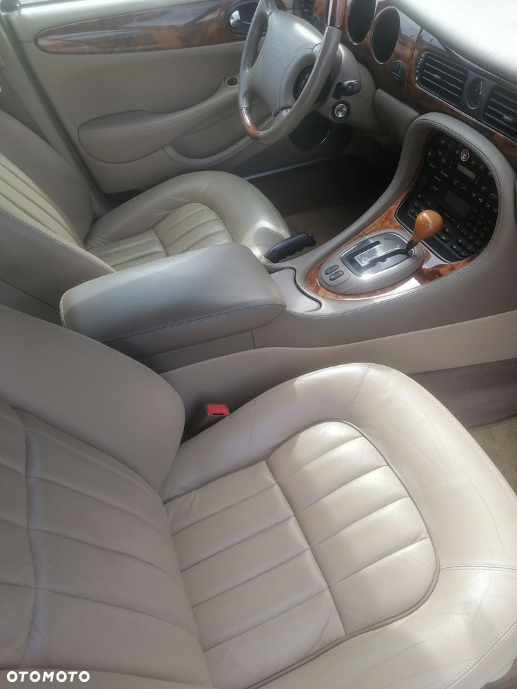 Jaguar XJ - 7
