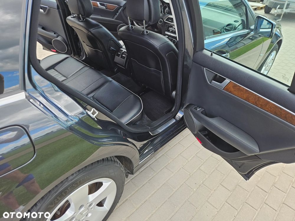 Mercedes-Benz Klasa C 200 (BlueEFFICIENCY) 7G-TRONIC Elegance - 22