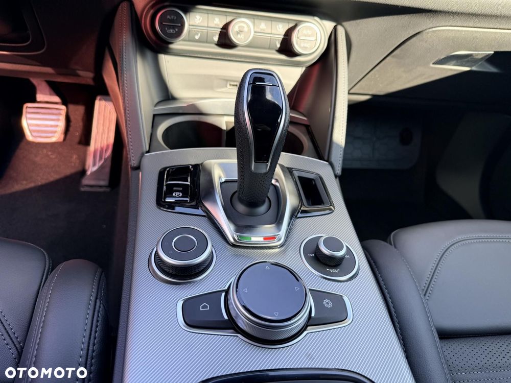 Alfa Romeo Stelvio - 15