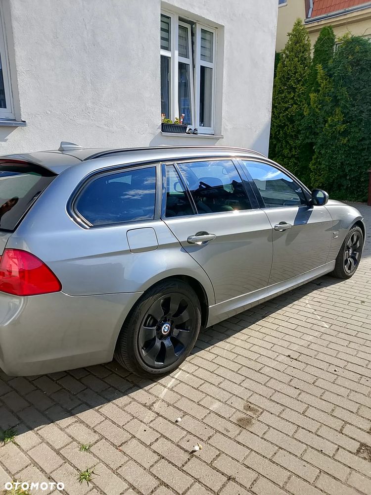 BMW Seria 3 325i xDrive - 10