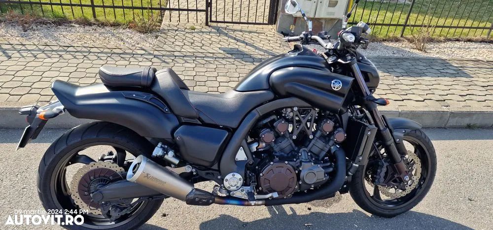 Yamaha V-MAX - 1
