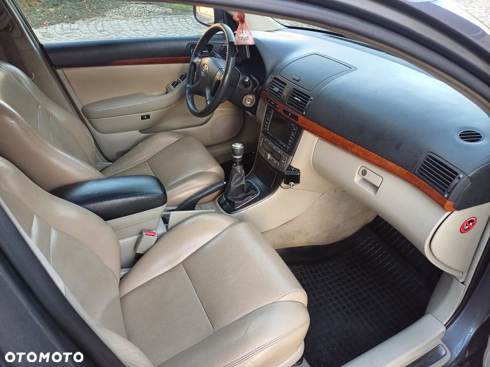 Toyota Avensis 2.2 D-4D Sol - 6