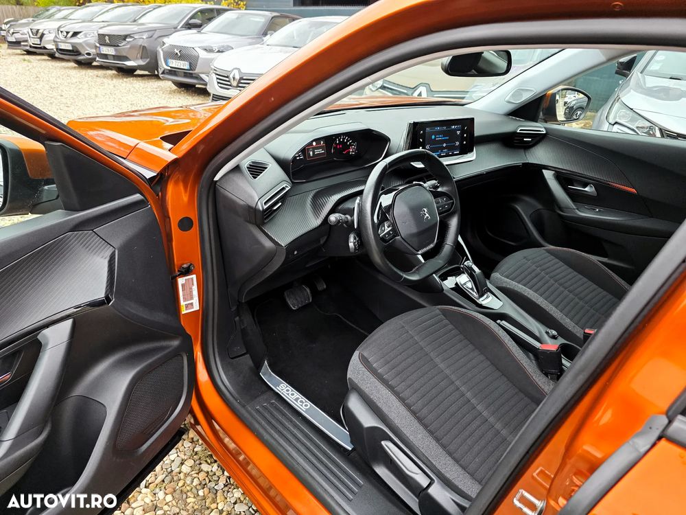 Peugeot 2008 1.2 L PureTech STT EAT8 Allure - 21