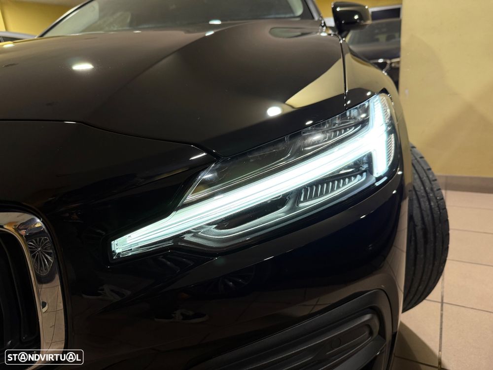 Volvo V60 2.0 B4 Momentum Geartronic - 33