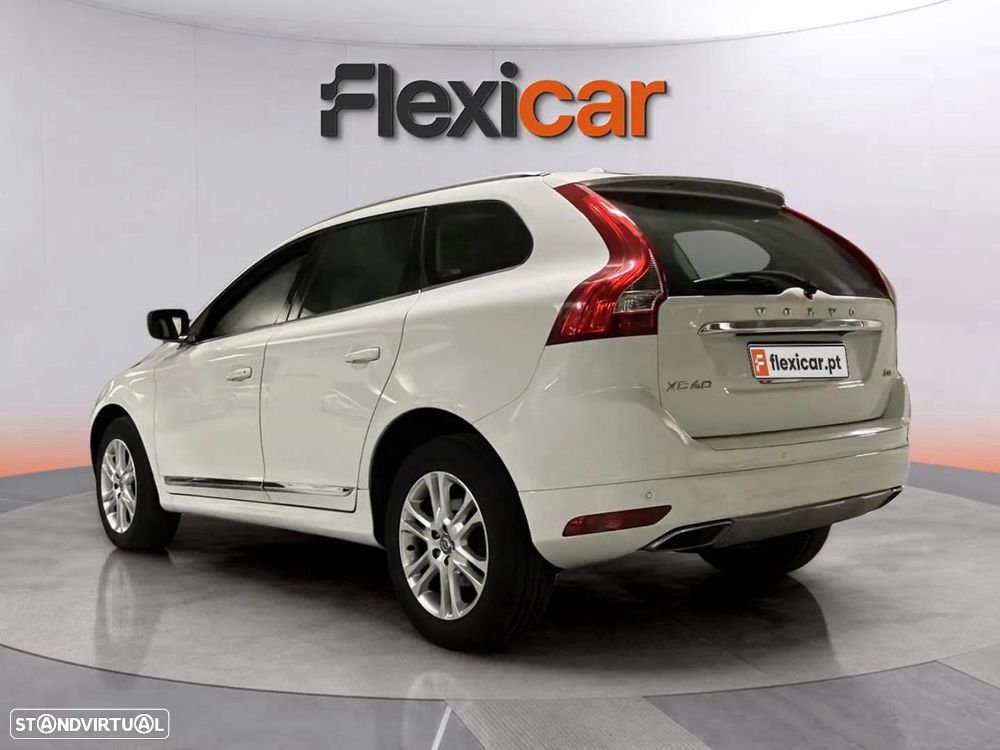 Volvo XC 60 2.0 D4 Momentum Plus Geartronic - 4