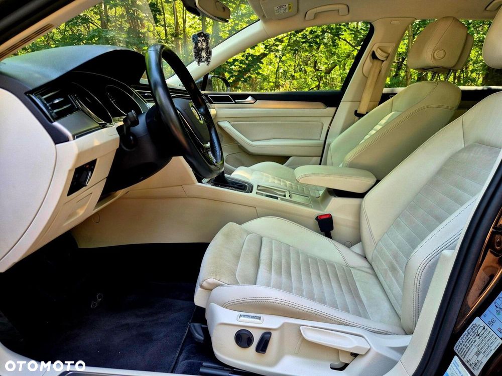 Volkswagen Passat - 16
