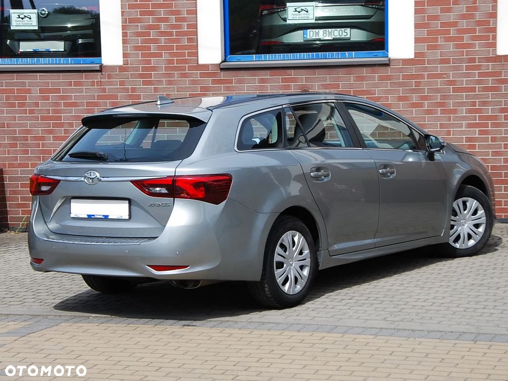 Toyota Avensis - 5
