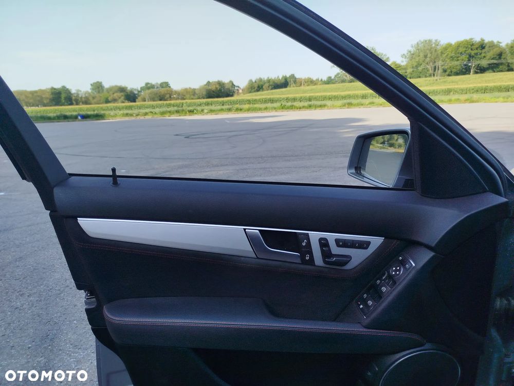Mercedes-Benz Klasa C 250 CGI Automatik BlueEFFICIENCY - 12