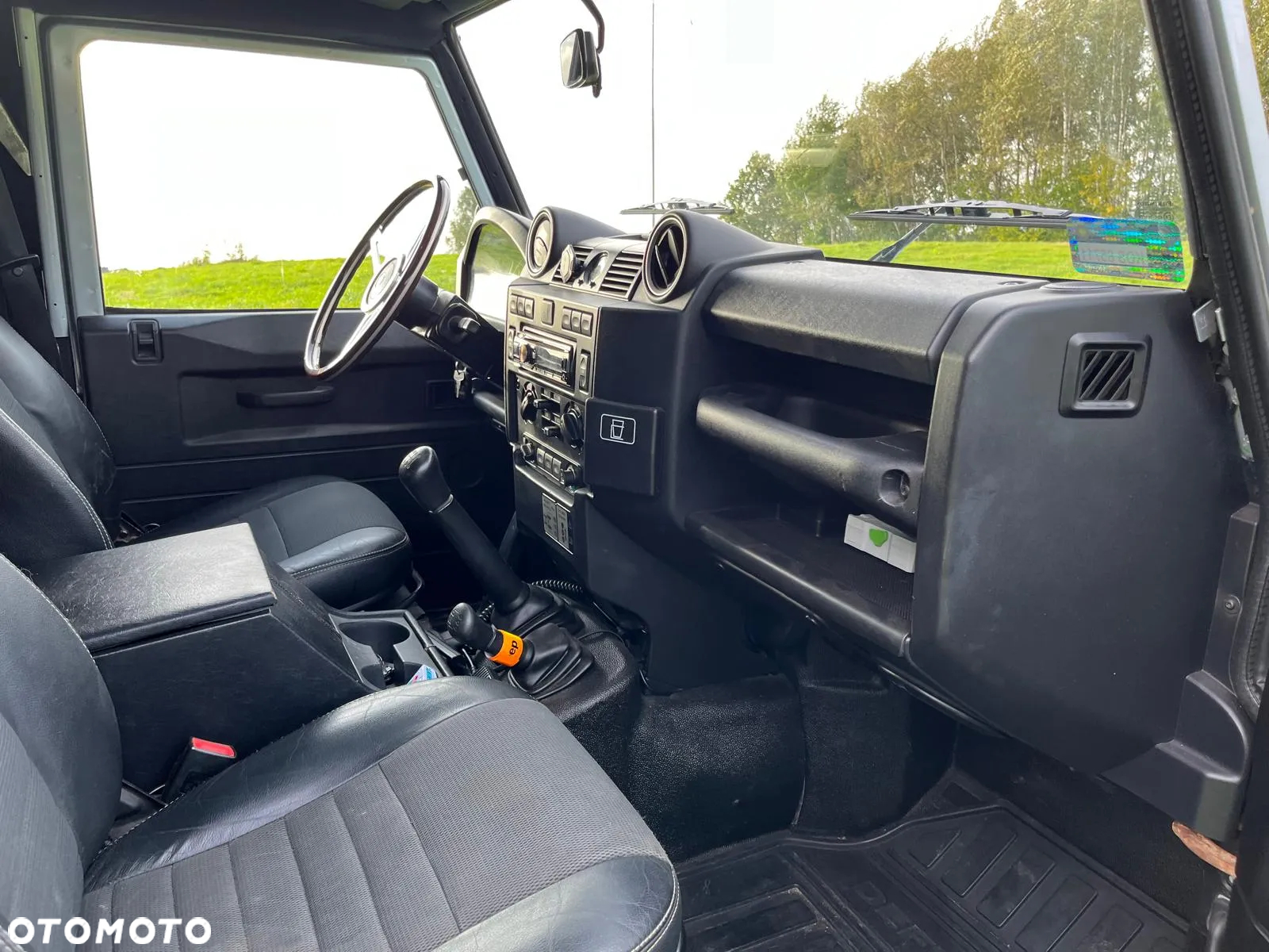 Land Rover Defender - 9