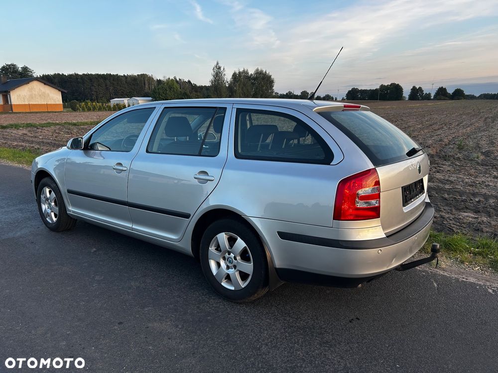 Skoda Octavia 1.6 FSI Ambiente - 5