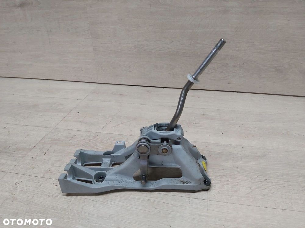 Toyota AVENSIS T22 lewarek zmiany biegów - 1