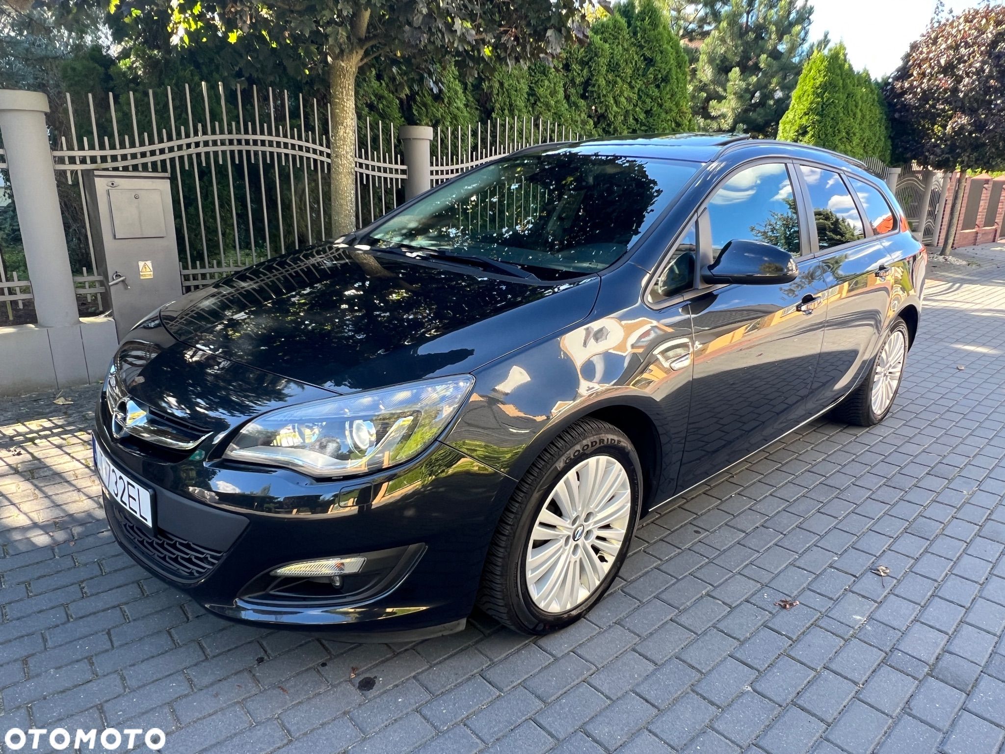 Opel Astra 1.6 Automatik Exklusiv - 1