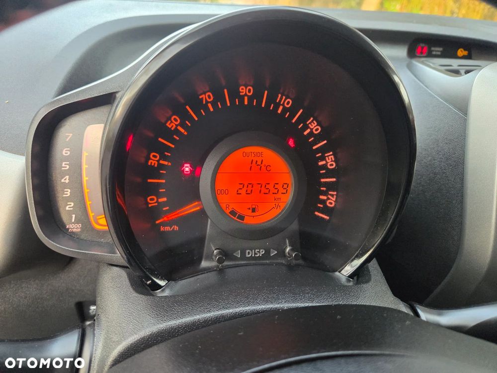 Toyota Aygo x-play touch - 26