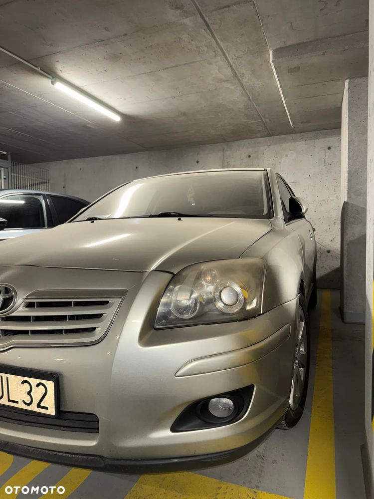 Toyota Avensis 1.8 VVT-i Sol Premium - 5