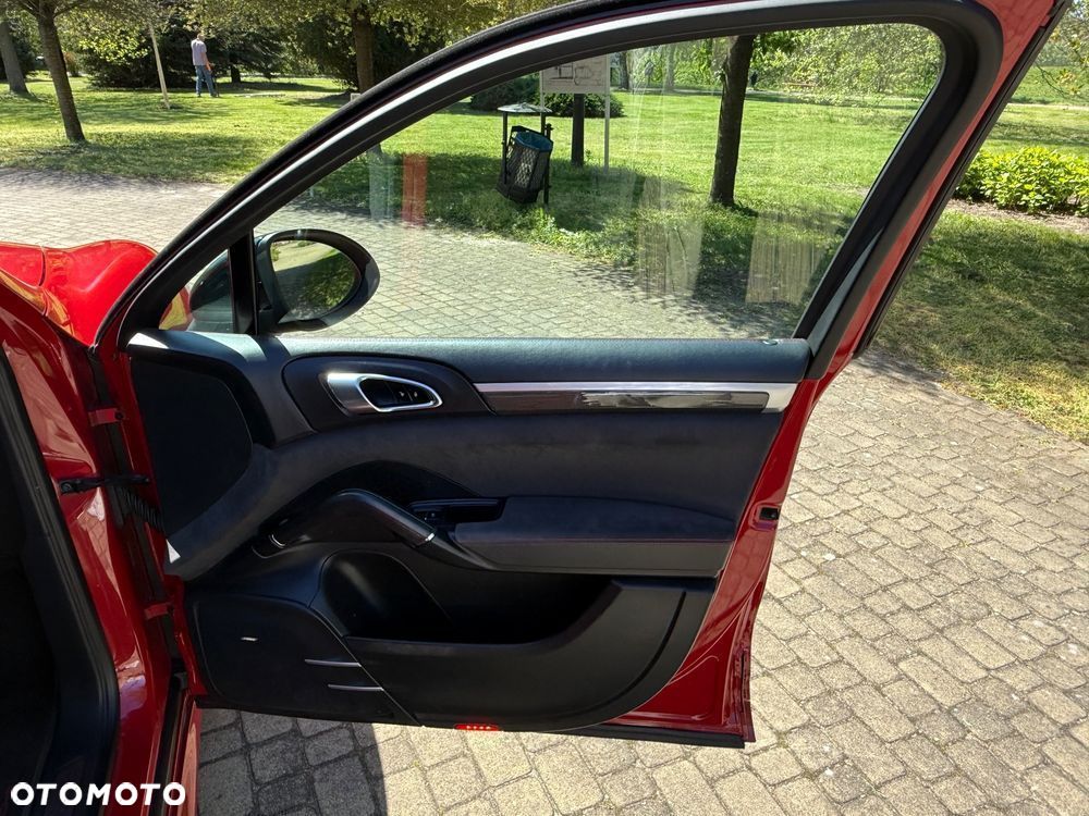 Porsche Cayenne GTS - 35