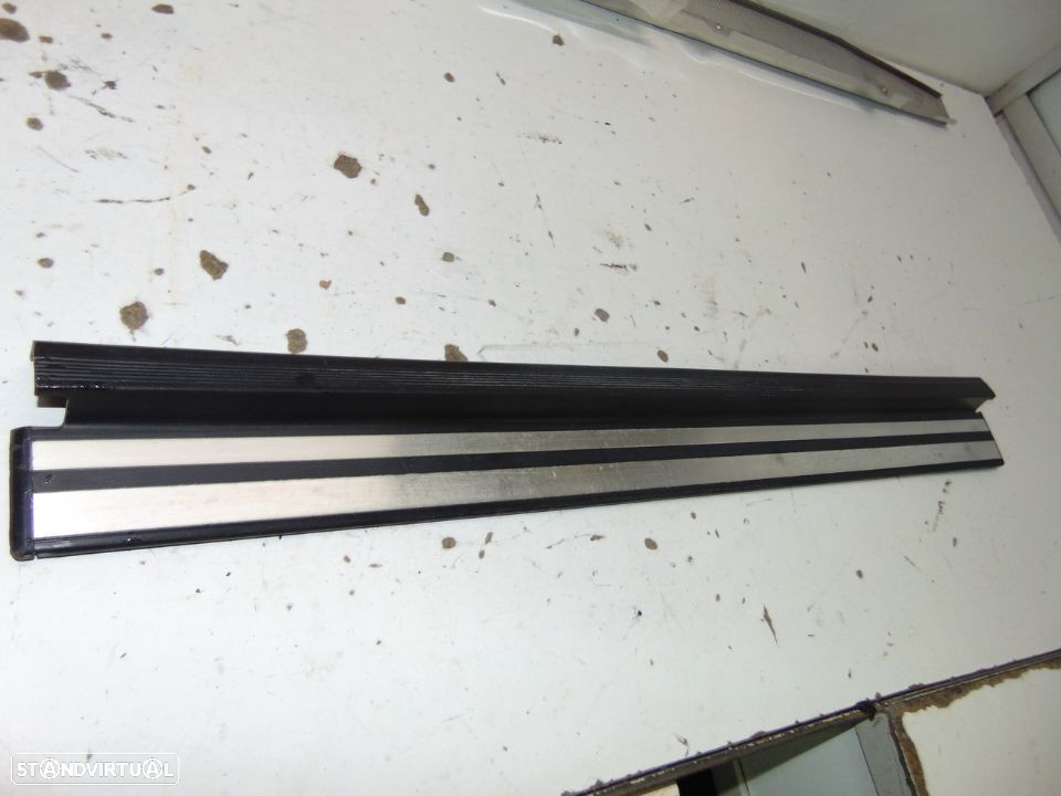 Mercedes w124 friso da mala em aço inox e pousa pes - 6