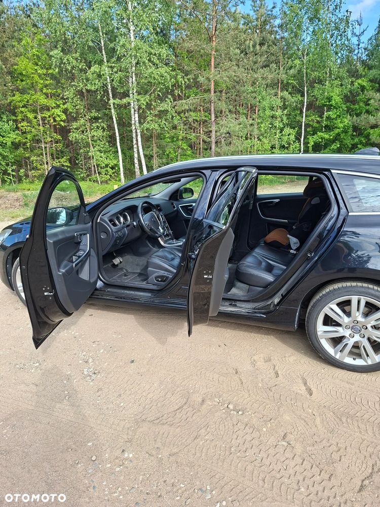 Volvo V60 D5 AWD Summum - 4