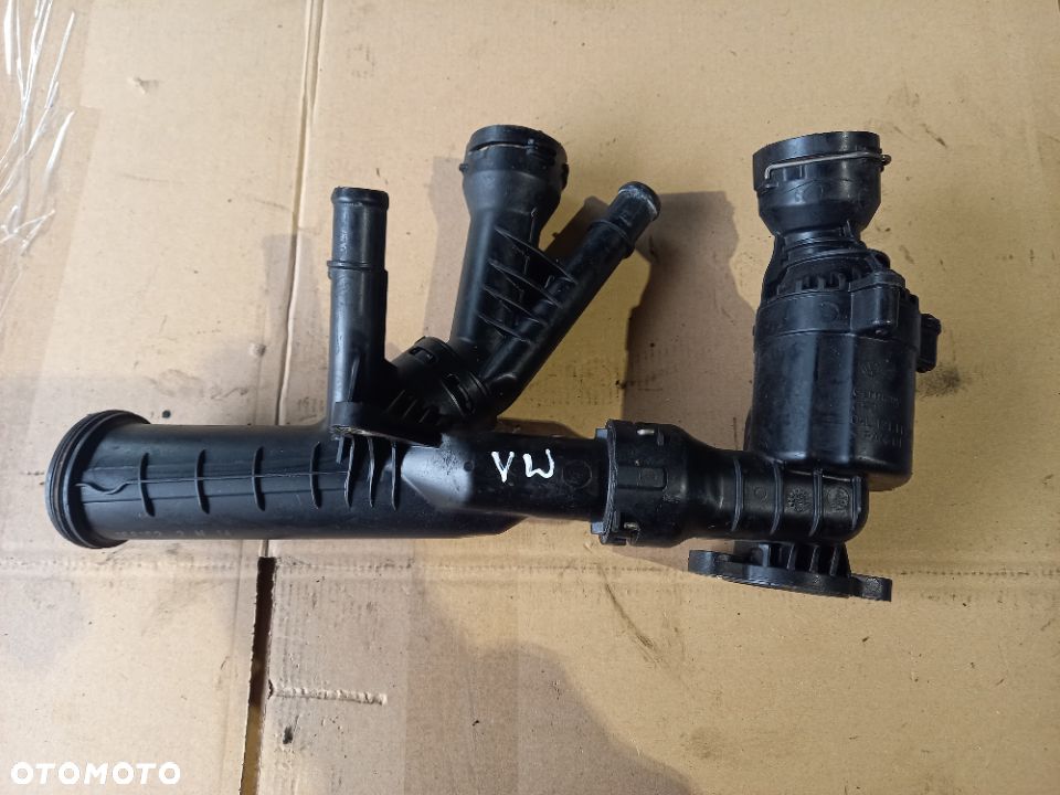 AUDI VW SKODA SEAT OBUDOWA TERMOSTATU 04L121111H