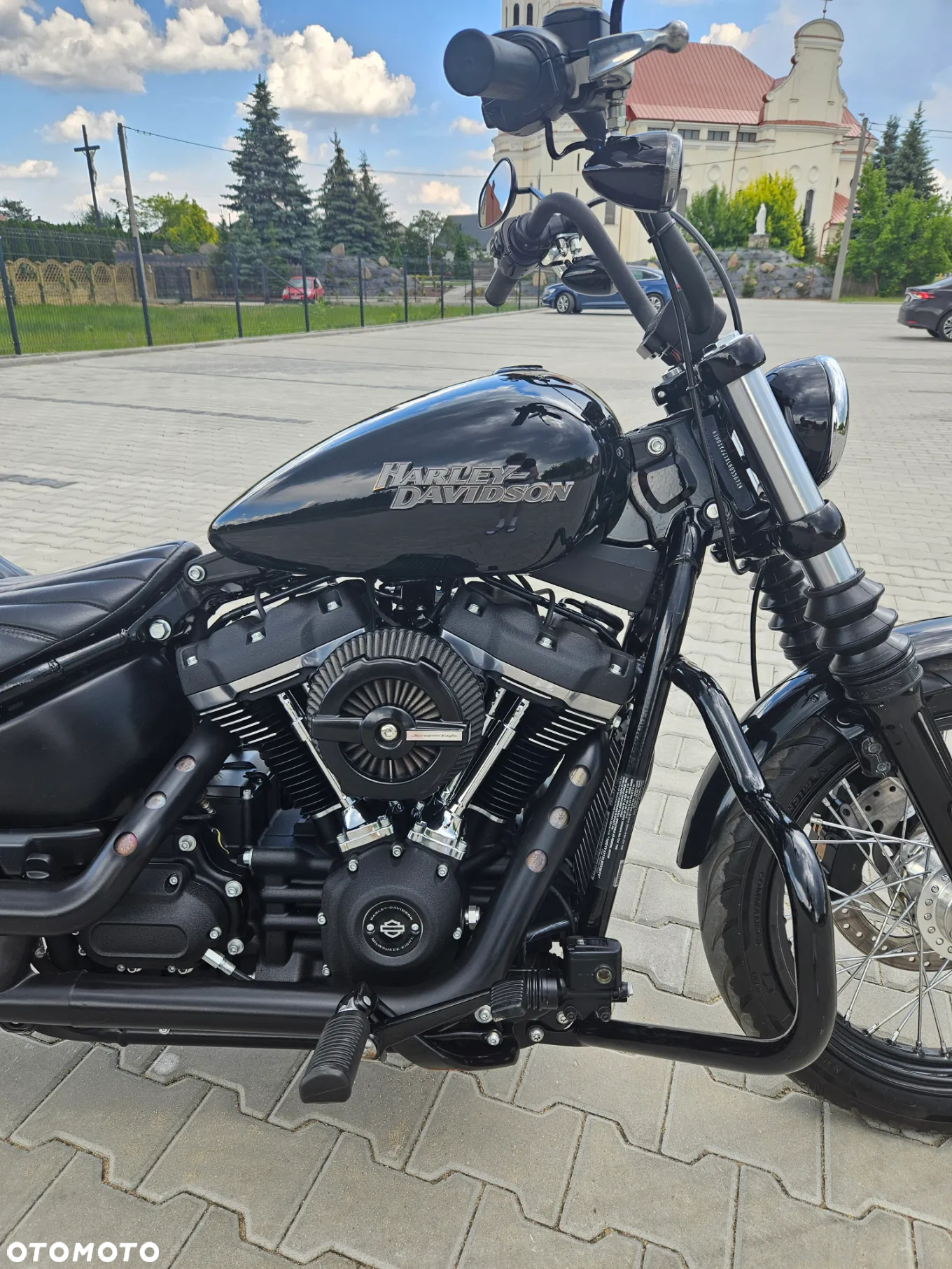 Harley-Davidson Softail Street Bob - 14