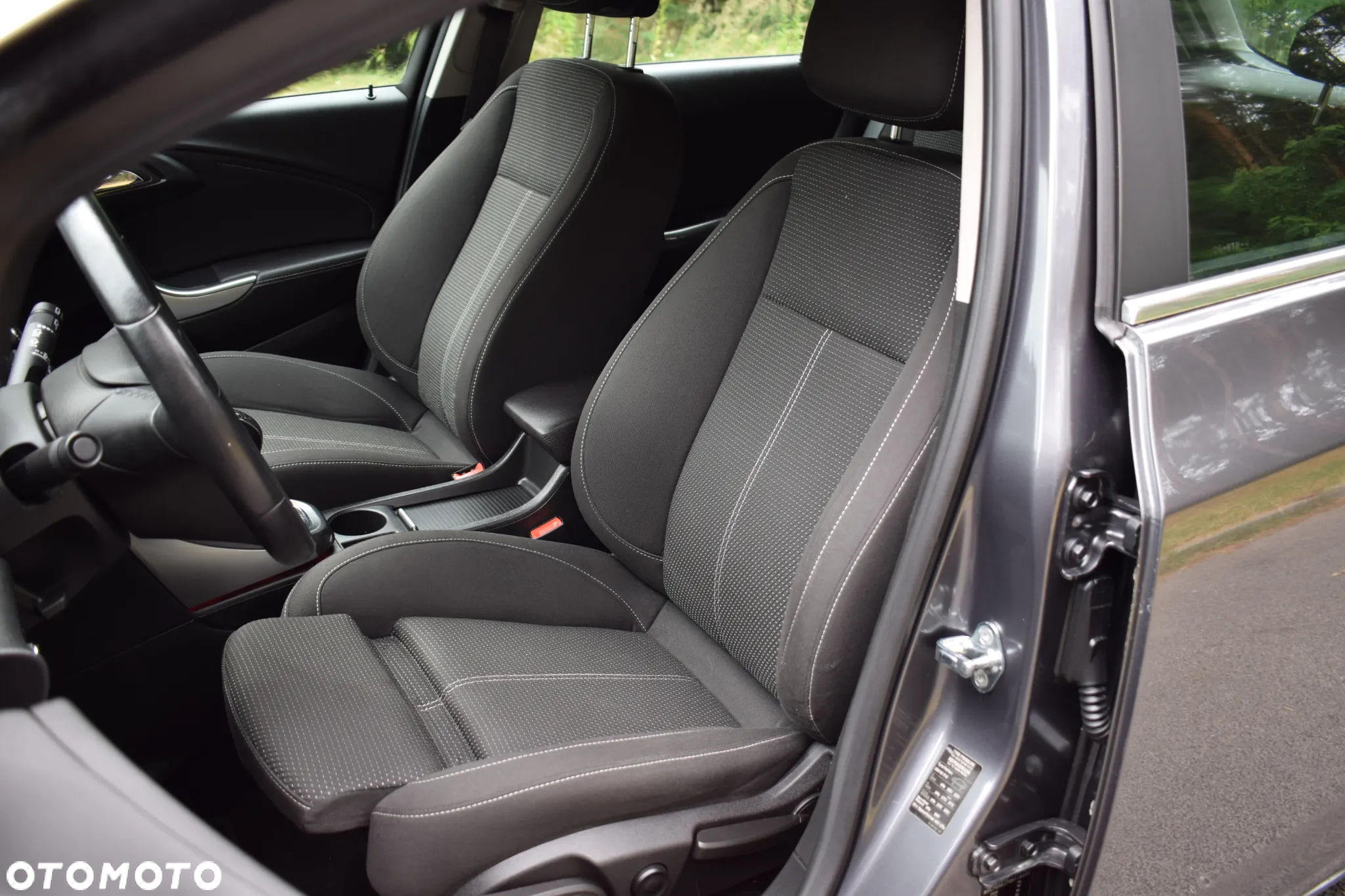 Opel Astra 1.6 Turbo Cosmo - 19