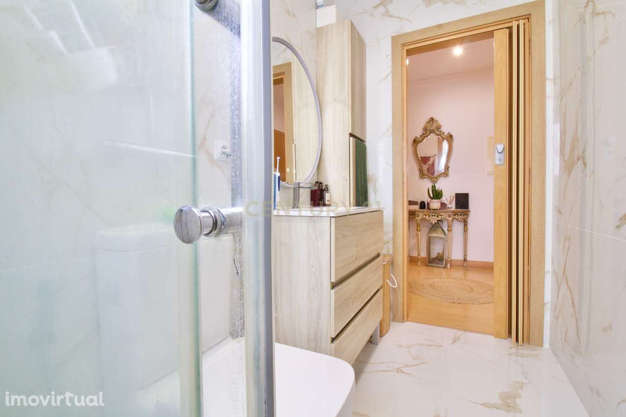 Andar de Moradia T2 + 1 com Logradouro e Sótão , Almada - Grande imagem: 5/60