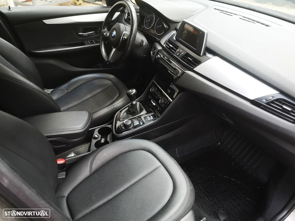 BMW 218 Active Tourer d Luxury Line - 6