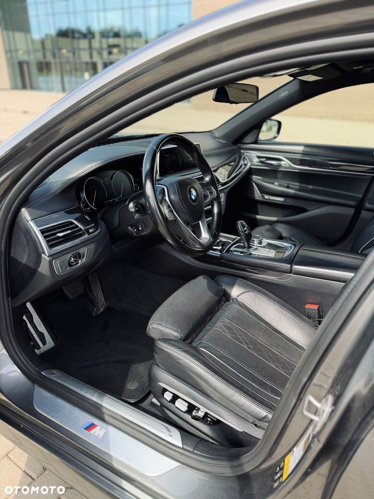 BMW Seria 7 750Li xDrive - 10