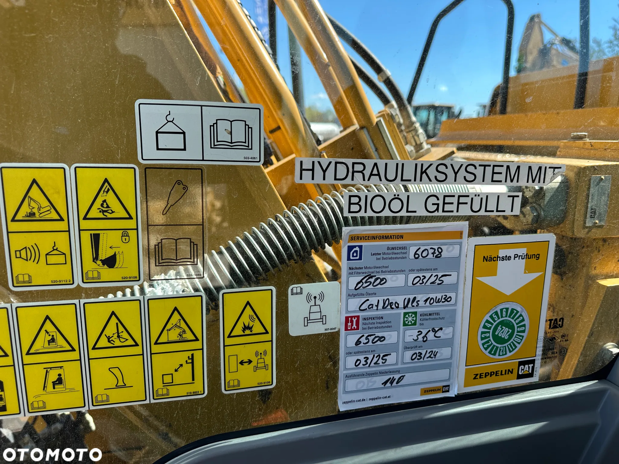 Caterpillar 323 - 13