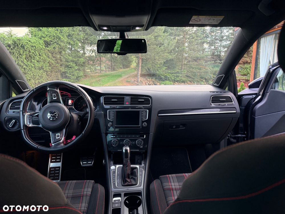Volkswagen Golf - 23