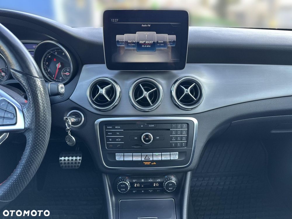 Mercedes-Benz GLA - 20