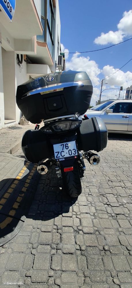 Yamaha FJR 1300 - 9