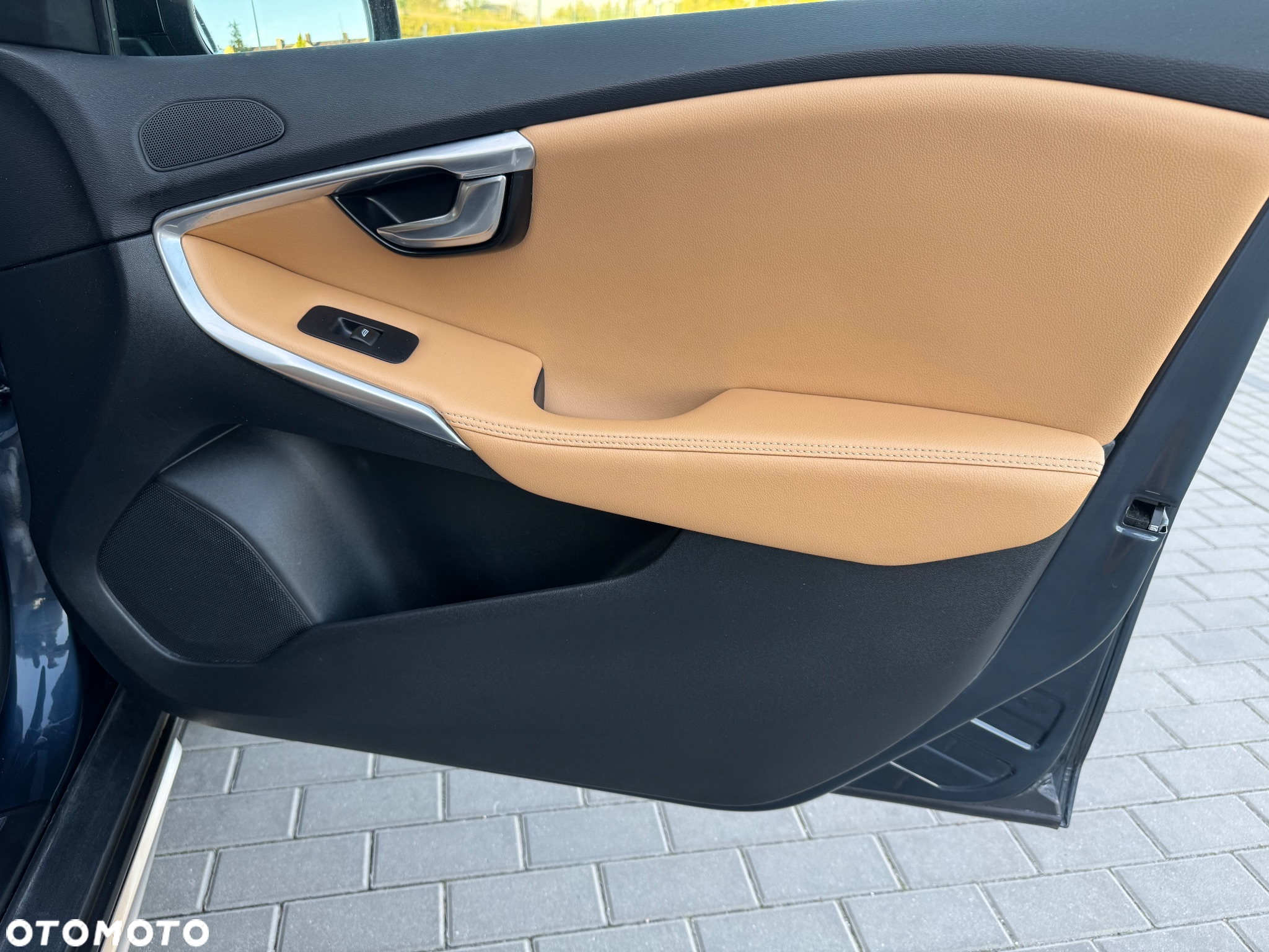 Volvo V40 Cross Country T3 Geartronic Momentum - 32