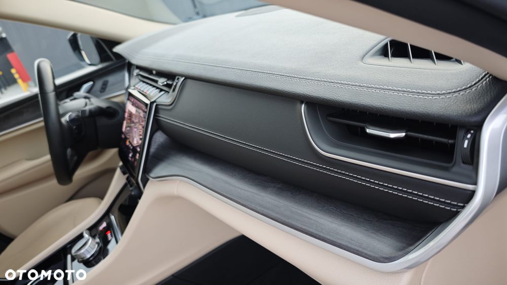 Jeep Grand Cherokee - 21