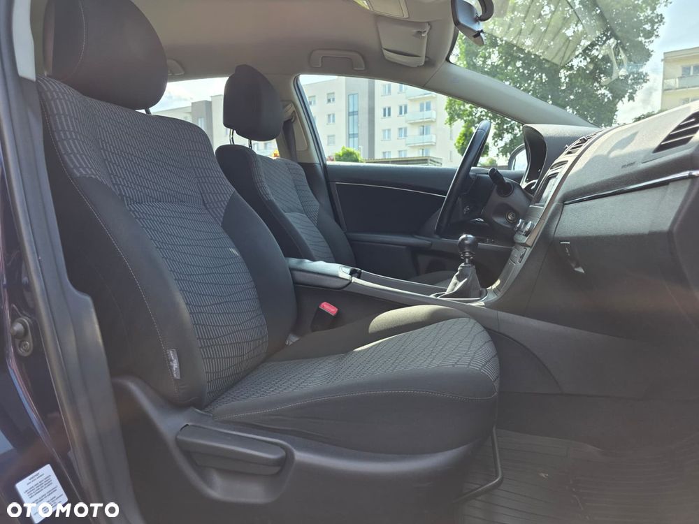 Toyota Avensis - 20