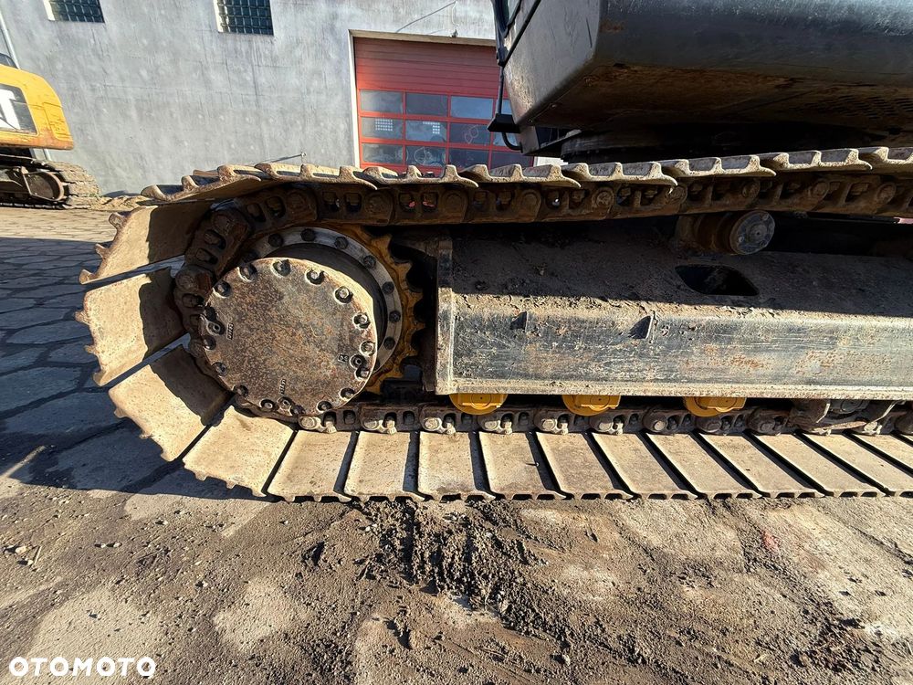 Hitachi ZX180LC-3 - 6