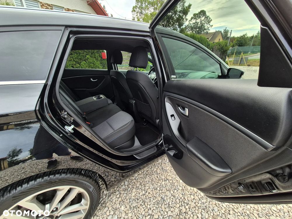 Hyundai i30 blue Kombi 1.6 GDi Passion - 31