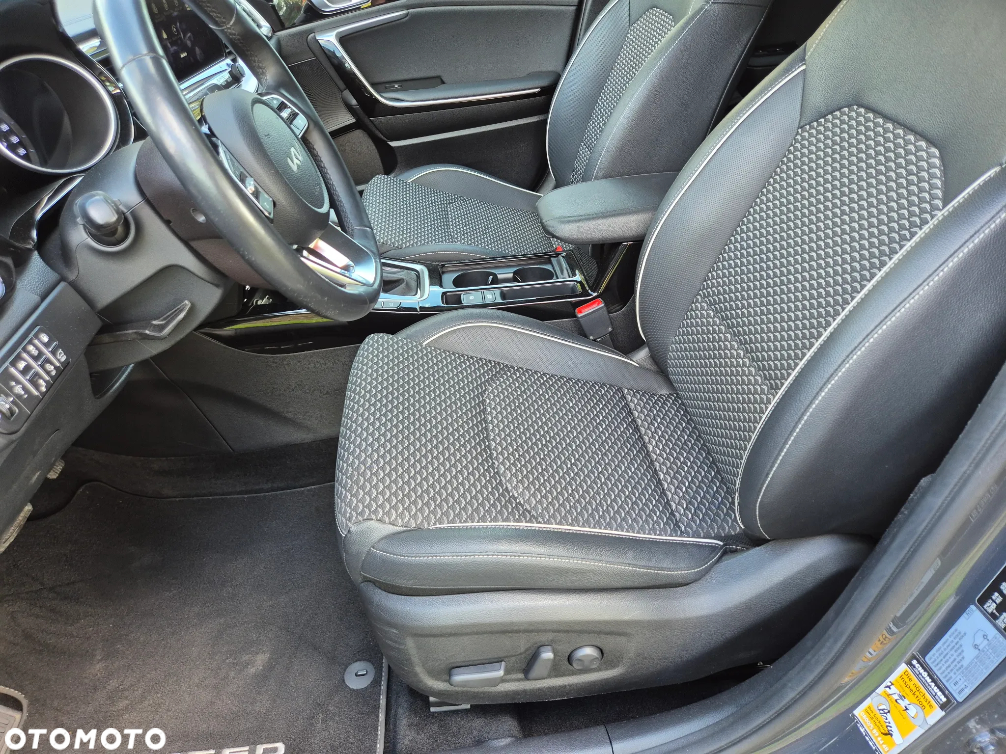 Kia Ceed - 11