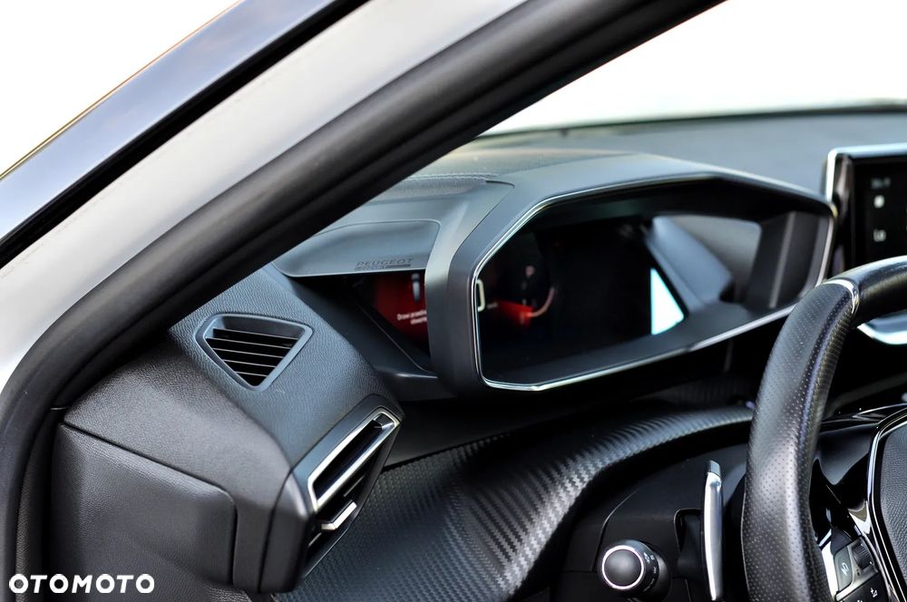 Peugeot 2008 PureTech 130 EAT8 GT - 16