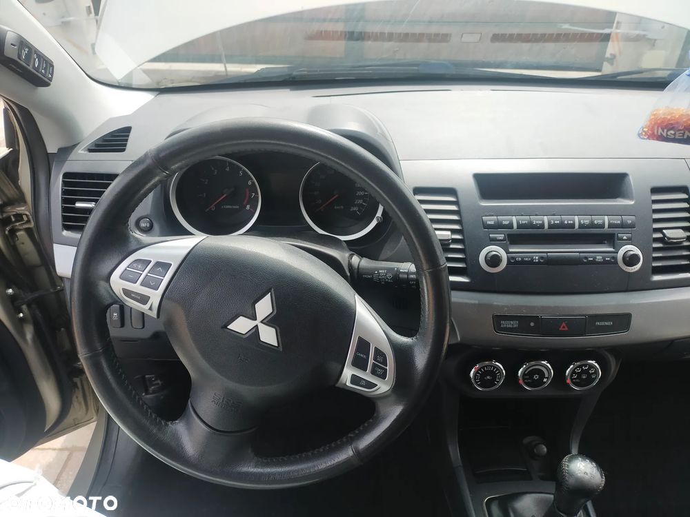 Mitsubishi Lancer 1.8 Intense - 8