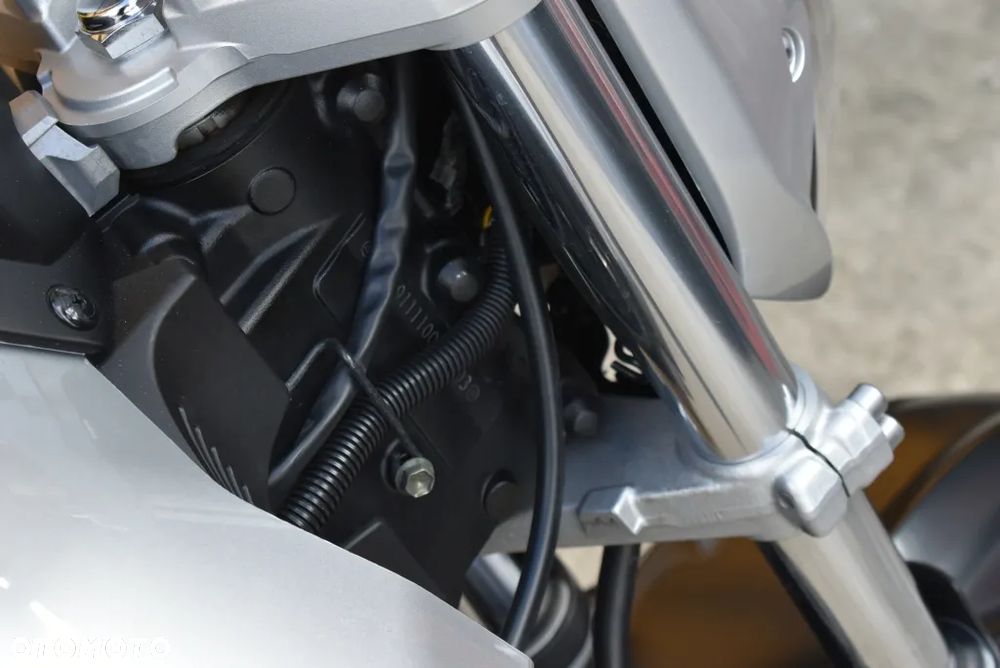 Suzuki GSR - 29